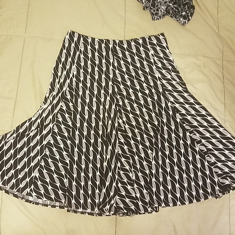 Pair of B&W Midi Skirts - Picture 3 of 5